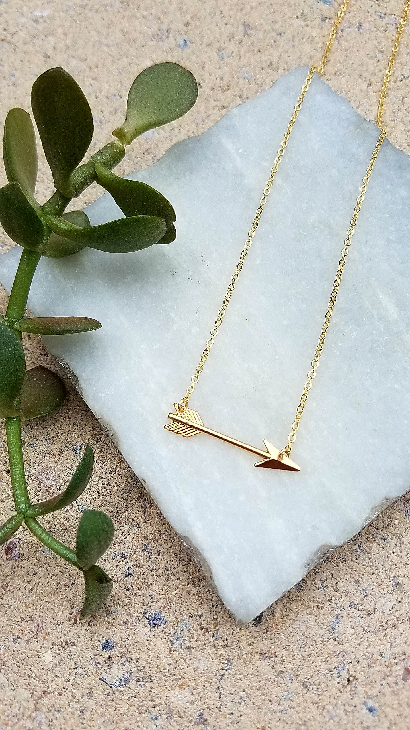 Die Goldene Pfeil Halskette. Gold Sideways Goldpfeil Lariat. Layering Schlichte Goldkette Die Goldene Pfeil Halskette. Gold Sideways Goldpfeil Lariat. Layering Schlichte Goldkette von EveilleJewelry