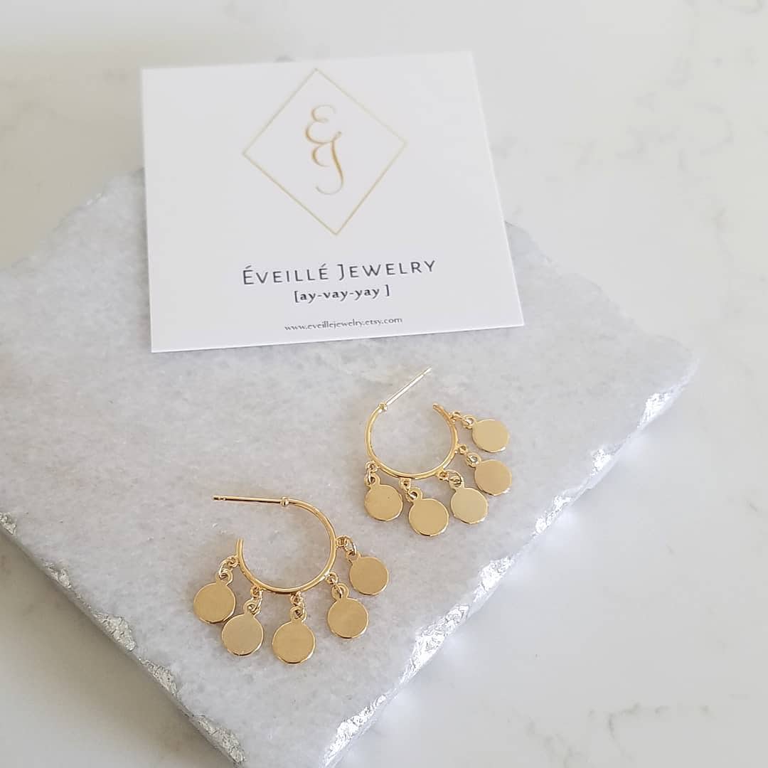Goldene Shaker Creolen. Mini Gold Goldene Shaker Creolen. Mini Gold von EveilleJewelry