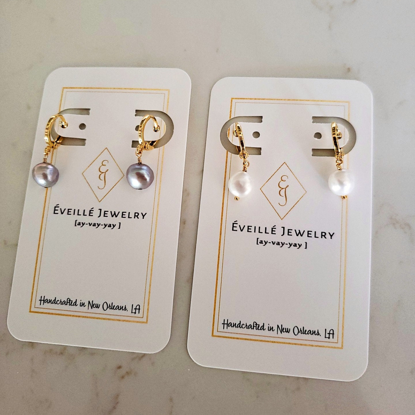 Süßwasser Perlen Huggies. Gold Ohrringe. Alltäglicher Perlenschmuck Süßwasser Perlen Huggies. Gold Ohrringe. Alltäglicher Perlenschmuck von EveilleJewelry