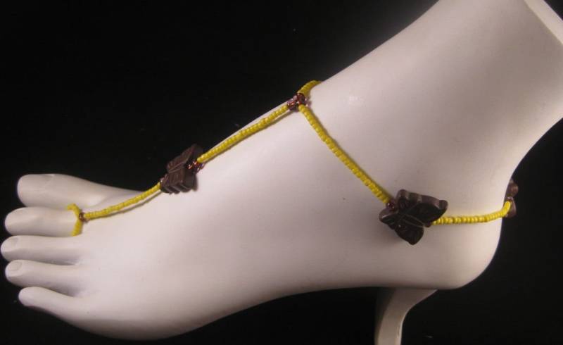 Gelbe Saatperlen Sandale, Schmetterling Barfuß Perlen Strand Holz Sandale von EvelynBaubles