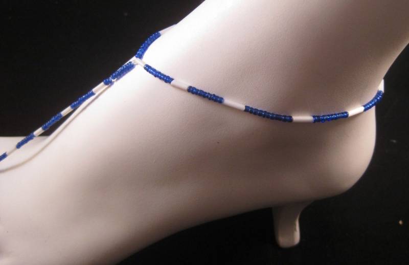 Königsblau Perlen Sandale, Barfuß Weiß Sandale Beach Fuss Schmuck, Fußkette Mit Zehen, Hochzeit-Sandale-Blau von EvelynBaubles