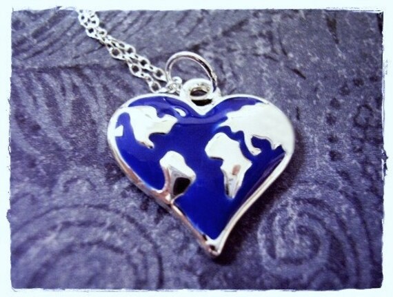 Blaue Erde Herz Halskette - Blau Emaillierte Silberplatte Anhänger An Einer Zarten Sterling Silber Kabelkette Oder von EvelynMaeCreations