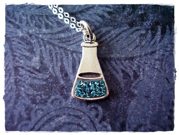 Blaue Kristall Becher Halskette - Sterling Silber Blau Pavé Anhänger An Einer Zarten Kabelkette Oder von EvelynMaeCreations