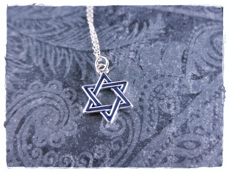 Blauer Davidstern Halskette - Emaillierter, Versilberter Anhänger An Einer Zarten Sterling Silber Kabelkette Oder von EvelynMaeCreations