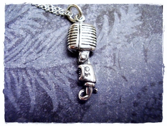 Funkmikrofon Halskette - Sterling Silber Anhänger An Einer Zarten Kabelkette Oder von EvelynMaeCreations