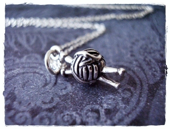 Garn Und Stricknadeln Halskette - Sterling Silber Anhänger An Einer Zarten Kabelkette Oder von EvelynMaeCreations