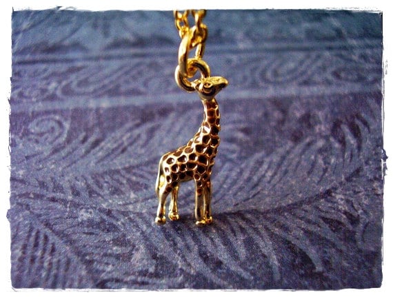 Gold Giraffe Halskette - Charm An Einer Zarten Vergoldeten Kabelkette Oder Anhänger von EvelynMaeCreations