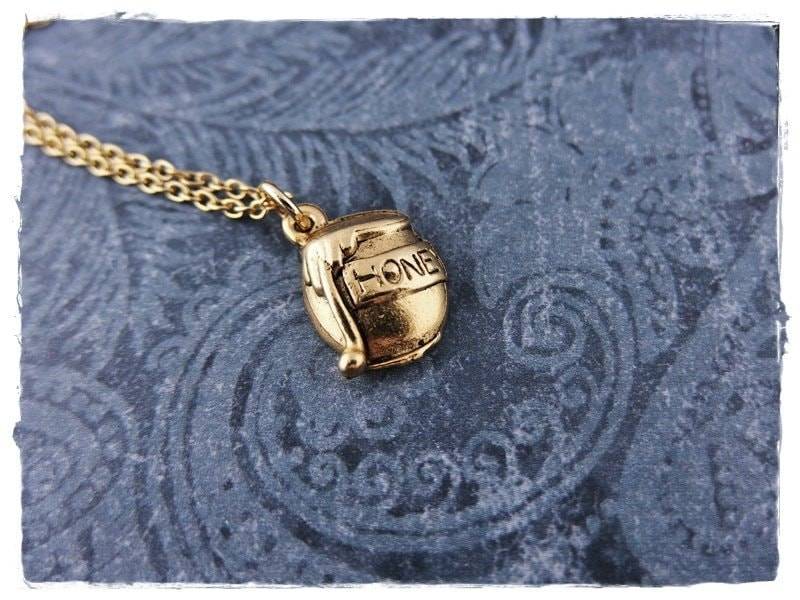 Gold Honig Topf Halskette - Antiker Zinn Anhänger An Einer Zarten Vergoldeten Kabelkette Oder von EvelynMaeCreations