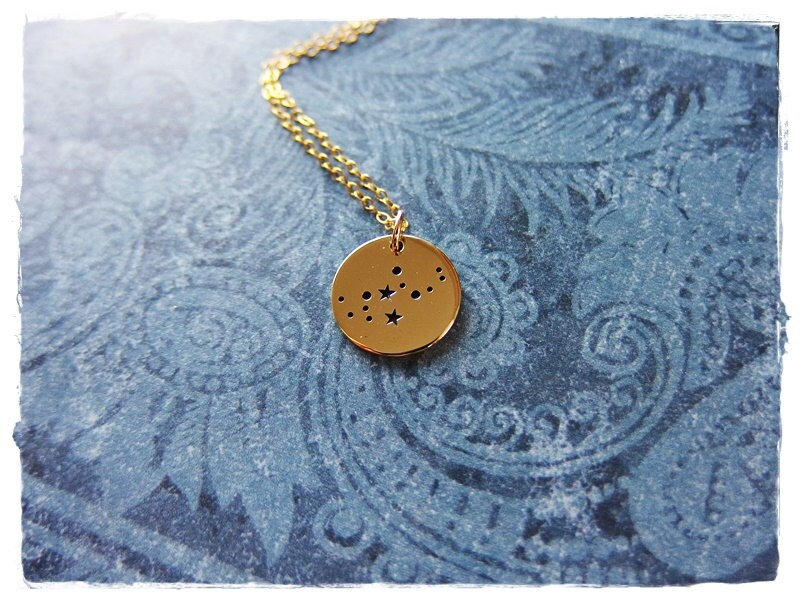 Gold Jungfrau Sternbild Halskette - Bronze Anhänger An Einer Zarten 14Kt Vergoldeten Kabelkette Oder von EvelynMaeCreations