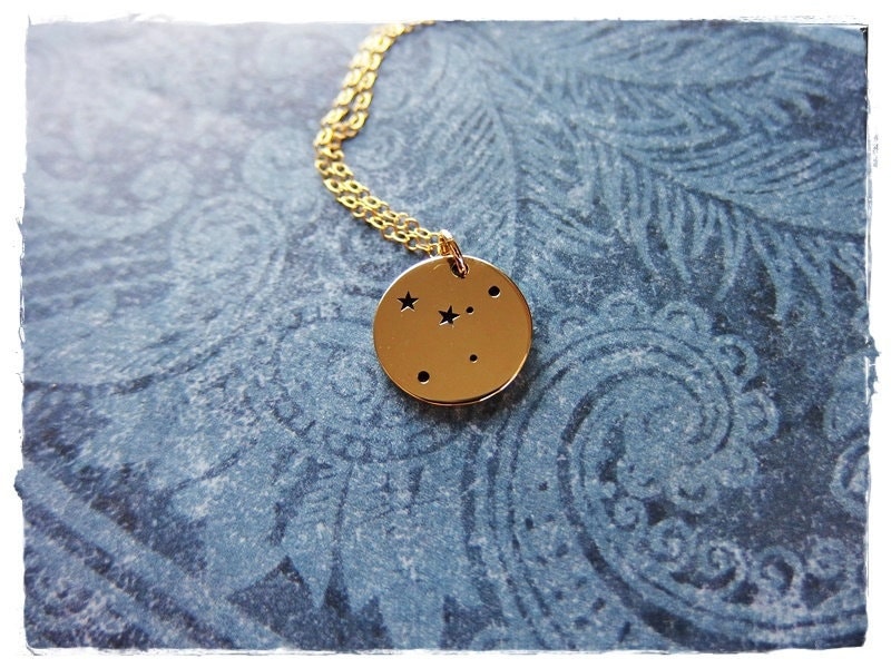 Gold Krebs Sternbild Halskette - Bronze Anhänger An Einer Zarten 14Kt Gefüllten Kabelkette Oder von EvelynMaeCreations