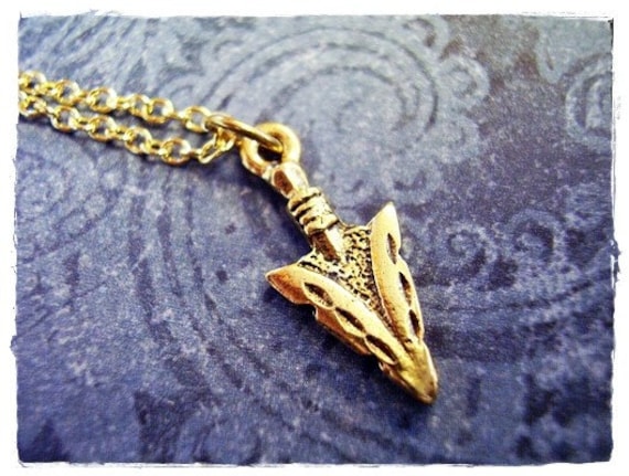 Gold Pfeilspitze Halskette - Antiker Zinn Anhänger An Einer Zarten Vergoldeten Kabelkette Oder von EvelynMaeCreations