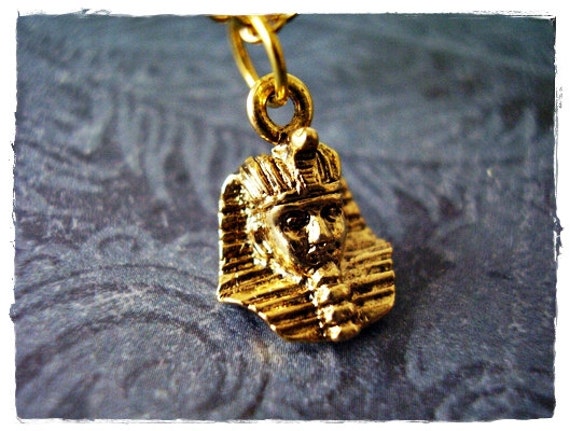 Gold Pharaon Büste Halskette - Antiker Zinn Pharao Anhänger An Einer Zarten Vergoldeten Kabel Kette Oder Charm Nur von EvelynMaeCreations