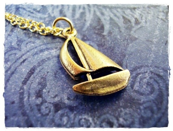 Gold Segelboot Halskette - Antiker Zinn Anhänger An Einer Zarten Vergoldeten Kabelkette Oder von EvelynMaeCreations