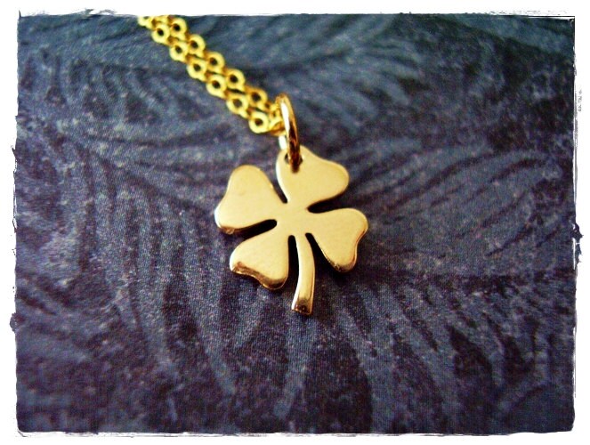 Goldene Kleeblatt Halskette - Bronze Anhänger An Einer Zarten 14Kt Gold Gefüllten Kabelkette Oder von EvelynMaeCreations