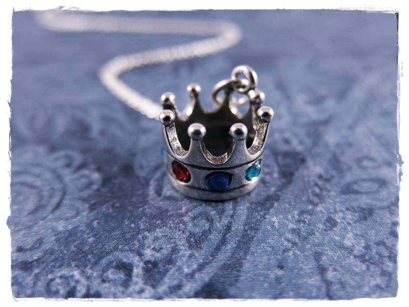 Juwelierte Krone Halskette - Sterling Silber Anhänger An Einer Zarten Kabelkette Oder von EvelynMaeCreations