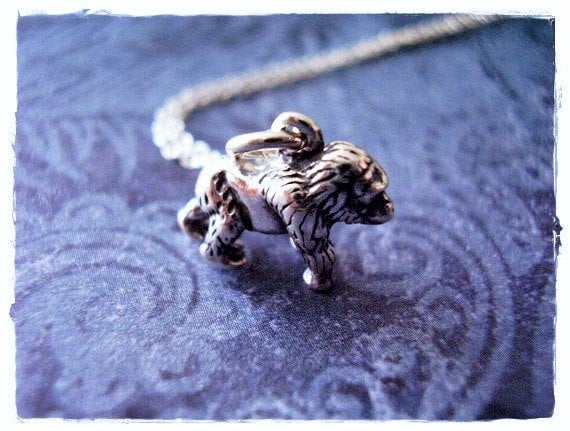 Kleine Gorilla Halskette - Kleine Sterling Silber Anhänger An Einer Zarten Kabelkette Oder von EvelynMaeCreations