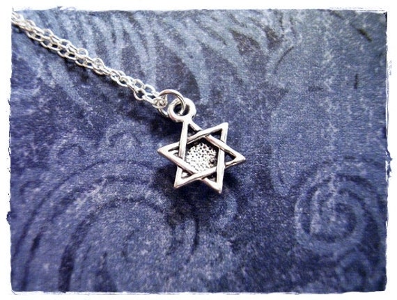 Miniature Star Of David Halskette - Sterling Silber Davidstern Anhänger An Einer Zarten Kabelkette Oder von EvelynMaeCreations