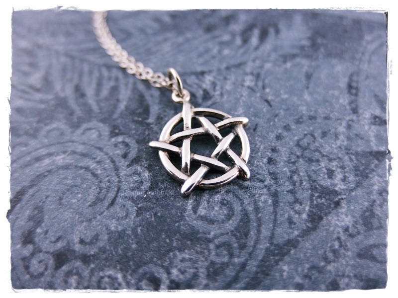 Pentagramm Halskette - Sterling Silber Anhänger An Einer Feinen Kabelkette Oder von EvelynMaeCreations