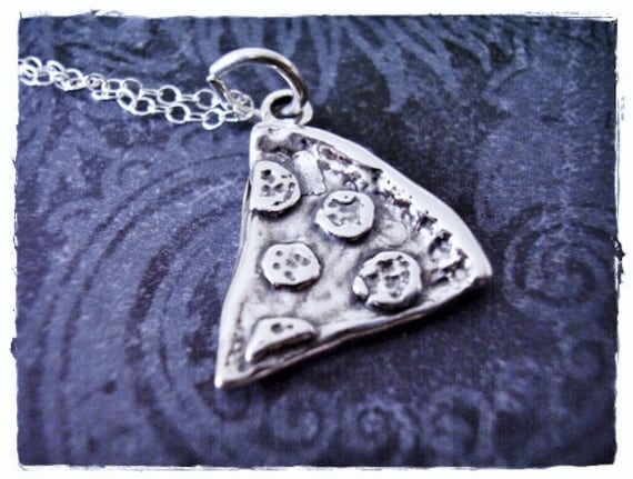Peperoni Pizza Stück Halskette - Sterling Silber Anhänger An Einer Zarten Kabelkette Oder von EvelynMaeCreations