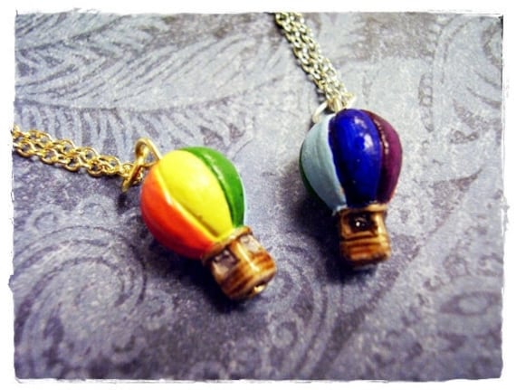 Regenbogen Heißluftballon Halskette - Keramik Anhänger An Einer Zarten Überzogenen Kabelkette Oder Nur von EvelynMaeCreations