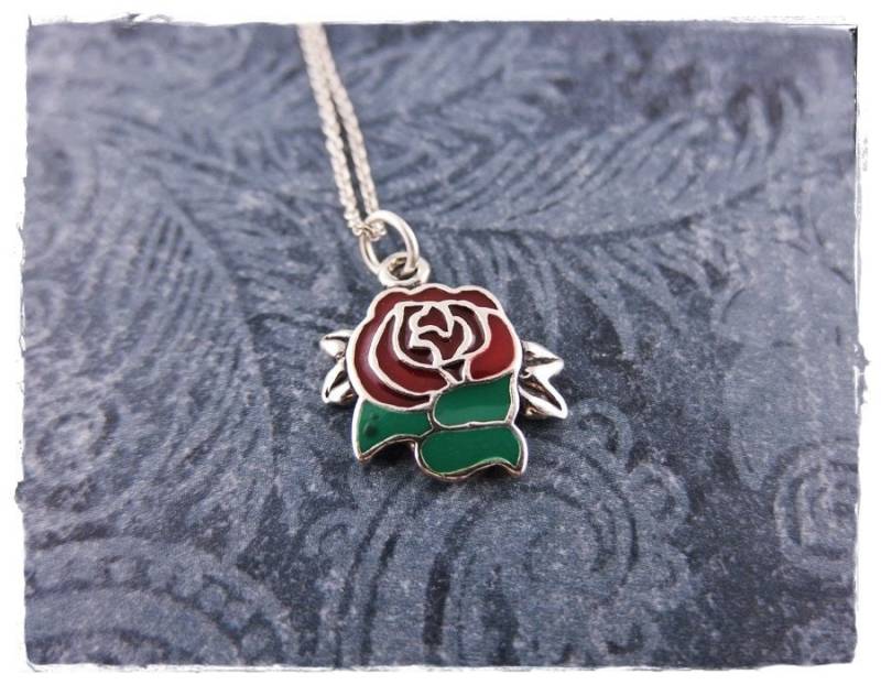 Rote Rose Halskette - Rot Und Grün Emaillierte Sterling Silber Charm Anhänger An Einer Zarten Kabelkette Oder von EvelynMaeCreations
