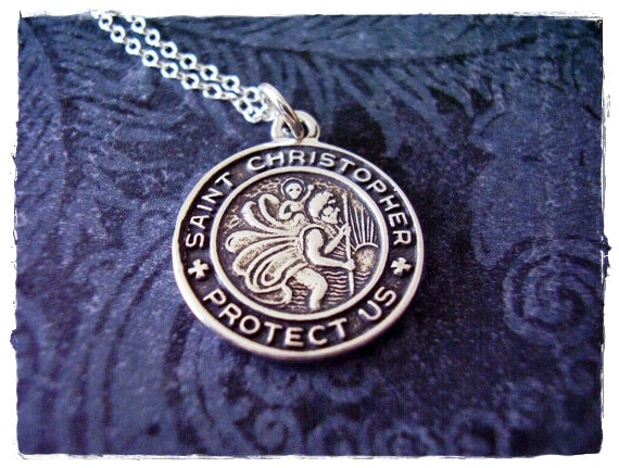 Runde St Christopher Schützen Sie Uns Medaillon Halskette - Sterling Silber Anhänger An Einer Kabelkette Oder Nur von EvelynMaeCreations
