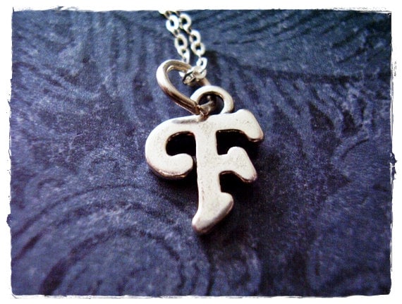 Schreibschrift F Initial Halskette - Sterling Silber Anhänger An Einer Zarten Kabelkette Oder von EvelynMaeCreations