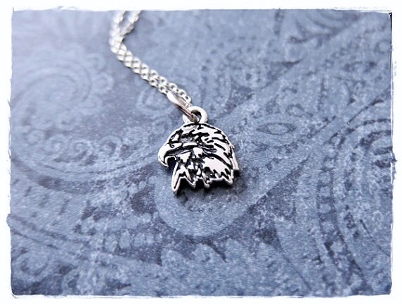 Silber Adlerkopf Halskette - Anhänger Aus Sterlingsilber An Einer Zarten Sterling Kabelkette Oder von EvelynMaeCreations