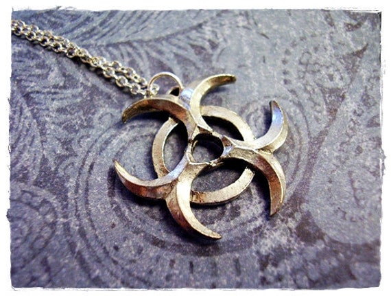Silber Biohazard Symbol Halskette - Antiker Zinn Anhänger An Einer Zarten Edelstahl Kabelkette Oder von EvelynMaeCreations