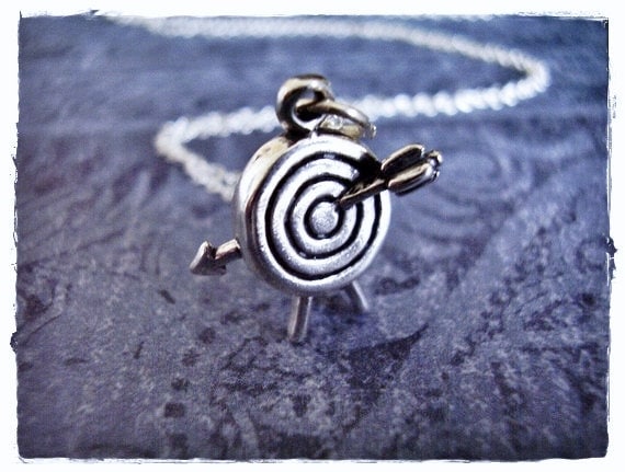 Silber Bogenschießen Ziel Halskette - Sterling Anhänger An Einer Zarten Kabelkette Oder von EvelynMaeCreations