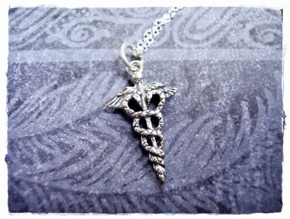 Silber Caduceus Symbol Halskette - Sterling Anhänger An Einer Zarten Kabelkette Oder von EvelynMaeCreations