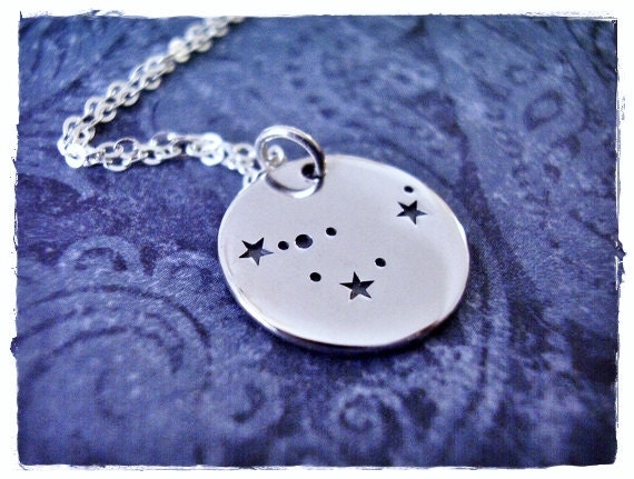 Silber Capricornus Sternbild Halskette - Sterling Steinbock Anhänger An Einer Kabelkette Oder von EvelynMaeCreations