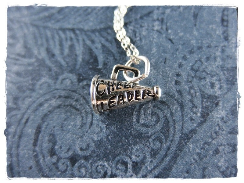 Silber Cheerleader Megaphon Halskette - Sterling Anhänger Auf Einer Zarten Kabel Kette Oder von EvelynMaeCreations
