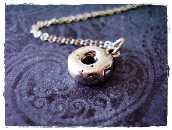 Silber Donut Halskette - Sterling Anhänger An Einer Zarten Kabelkette Oder von EvelynMaeCreations