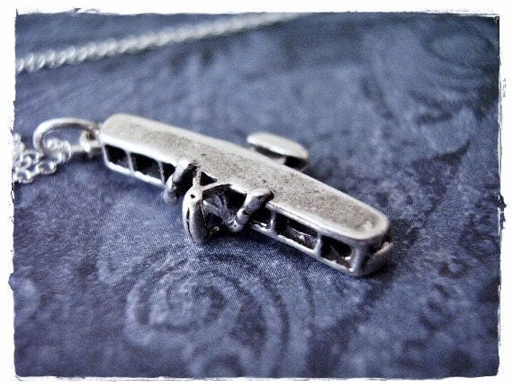 Silber Doppeldecker Halskette - Sterling Anhänger An Einer Zarten Kabelkette Oder von EvelynMaeCreations