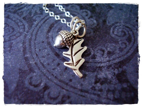 Silber Eichel Und Eichenblatt Halskette - Sterling Anhänger An Einer Zarten Kabelkette Oder von EvelynMaeCreations