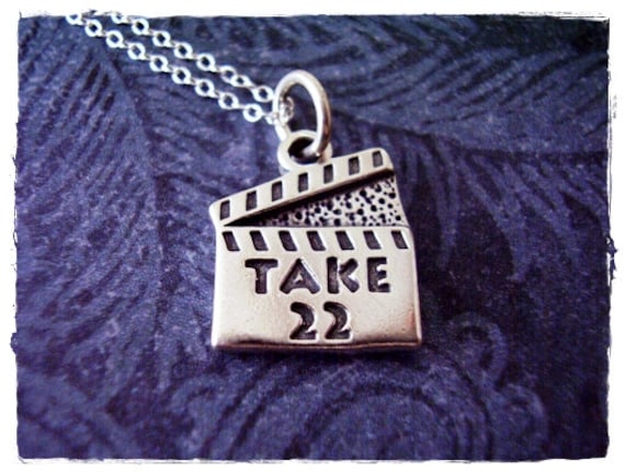 Silber Film Clapboard Halskette - Sterling Charm An Einer Zarten Kabelkette Oder Anhänger von EvelynMaeCreations