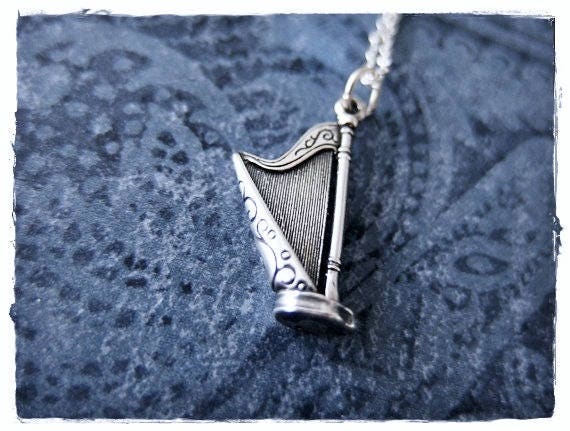 Silber Harfen Halskette - Sterling Anhänger An Einer Zarten Kabelkette Oder von EvelynMaeCreations
