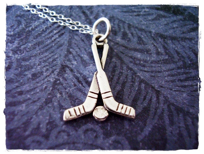 Silber Hockeyschläger Halskette - Sterling Anhänger An Einer Zarten Kabelkette Oder von EvelynMaeCreations