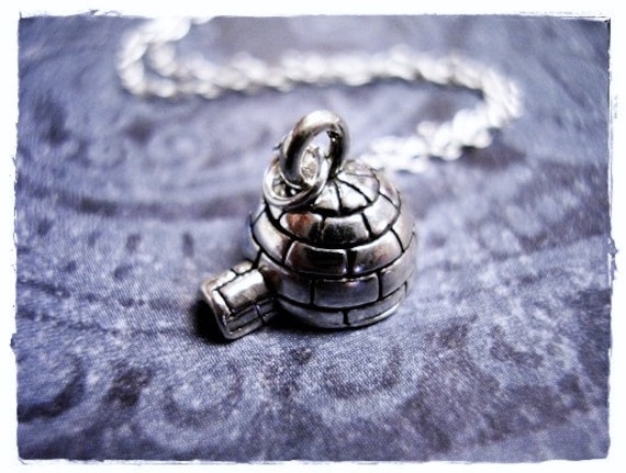 Silber Iglu Halskette - Sterling Charme Auf Einer Zarten Kabelkette Oder Nur von EvelynMaeCreations