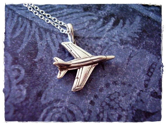 Silber Kampfjet Halskette - Sterling Anhänger An Einer Zarten Kabelkette Oder von EvelynMaeCreations