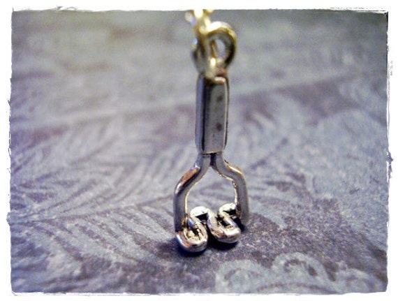 Silber Kartoffelstampfer Halskette - Zinn Anhänger An Einer Zarten Edelstahl Kabelkette Oder von EvelynMaeCreations