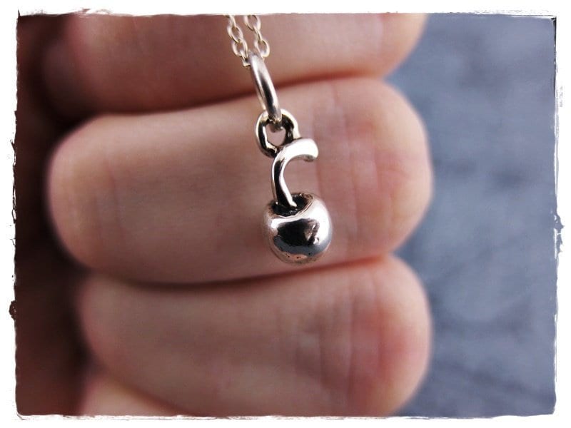 Silber Kirsche Halskette - Sterling Anhänger An Einer Zarten Kabelkette Oder von EvelynMaeCreations