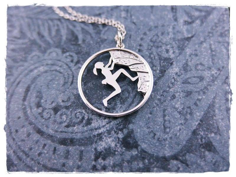 Silber Kletterer Halskette - Sterling Anhänger An Einer Zarten Kabelkette Oder von EvelynMaeCreations