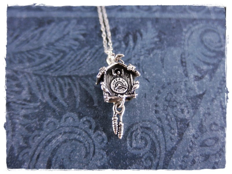 Silber Kuckucksuhr Anhänger - Sterling An Einer Zarten Kabelkette von EvelynMaeCreations