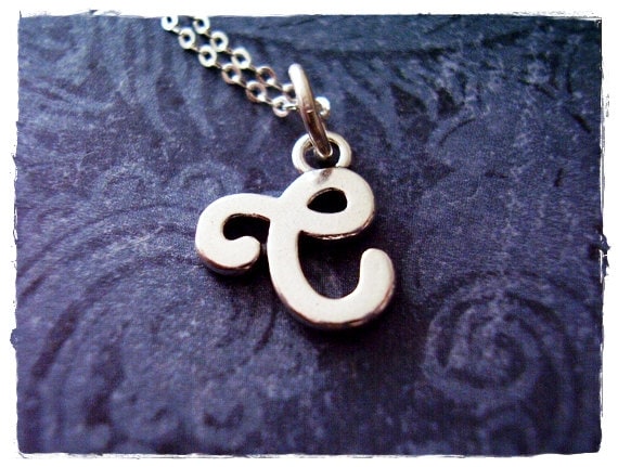 Silber Kursive C Initial Halskette - Sterling Kursiver Anhänger An Einer Zarten Kabelkette Oder von EvelynMaeCreations