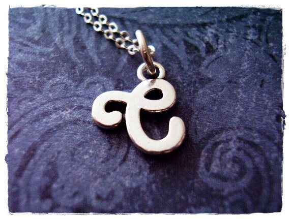Silber Kursive C Initial Halskette - Sterling Kursiver Anhänger An Einer Zarten Kabelkette Oder von EvelynMaeCreations