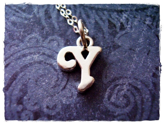 Silber Kursive Y Initial Halskette - Sterling Kursiver Anhänger An Einer Zarten Kabelkette Oder von EvelynMaeCreations