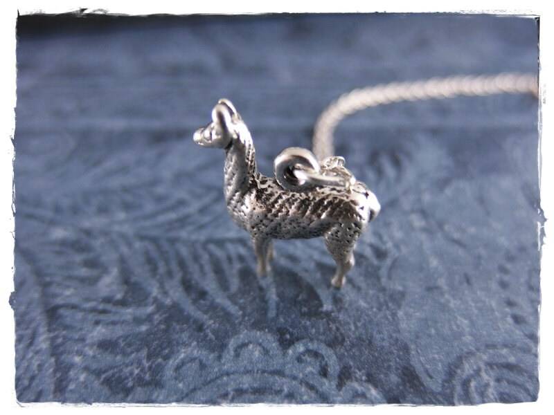 Silber Lama Halskette - Sterling Anhänger An Einer Zarten Kabelkette Oder von EvelynMaeCreations