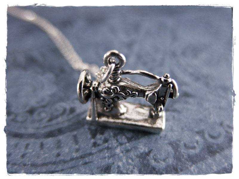Silber Nähmaschine Halskette - Sterling Anhänger An Einer Zarten Kabelkette Oder von EvelynMaeCreations
